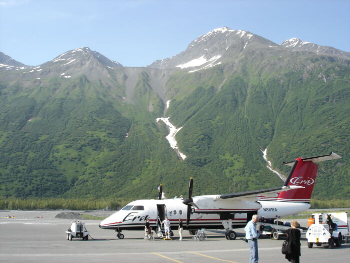 29 Creepy, Scary Or Unpleasant Experiences Solo Travelers In This Online Group Went Through