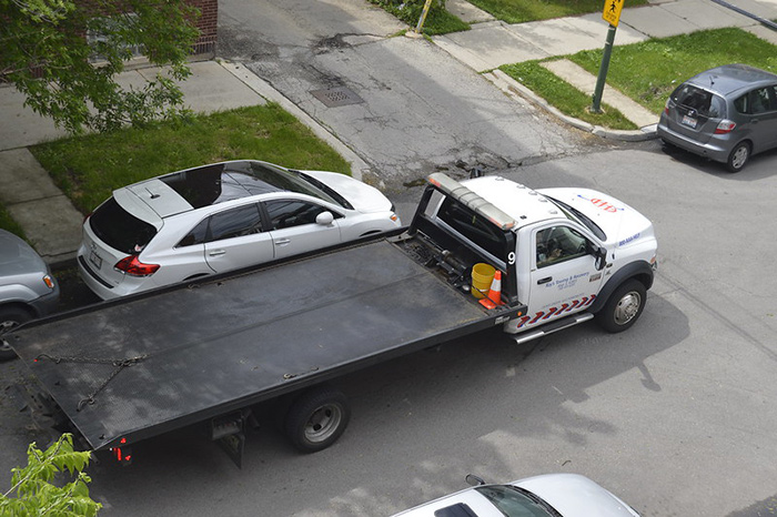 Person Has A Minivan That Was Blocking Their Driveway Towed, Decides To Play Dumb When They See How Rude The Owner Is When He Shows Up