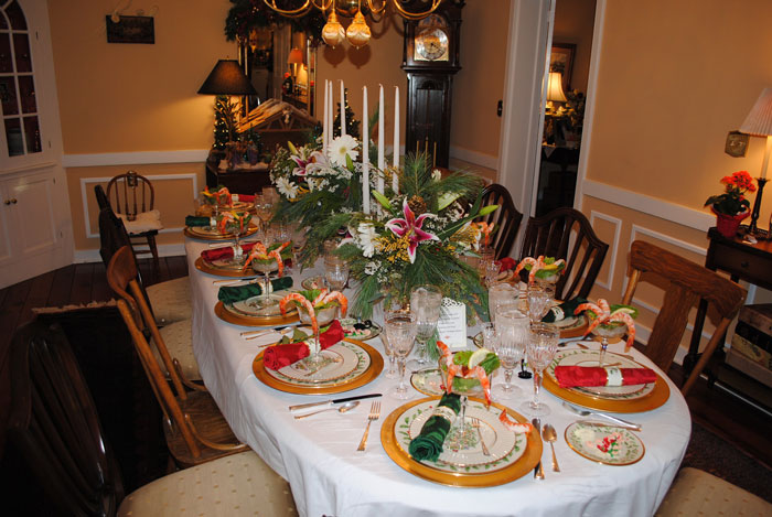 Money&rsquo;s Tight, So This Guy Skips Throwing $600 On Cooking For 27 People And Potlucks It, Some Guests Get Offended