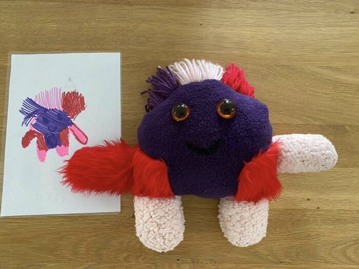 Teacher Goes Viral On Twitter After One Of Her Students’ Dad Posted The Plush Toys She Made Based On The Kids' Drawings (12 Pics)