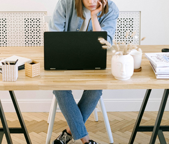 Corporate Policy Demands Employees Check Work Emails Daily, Witty Part-Timer Complies Maliciously, Charges Company For Each Check