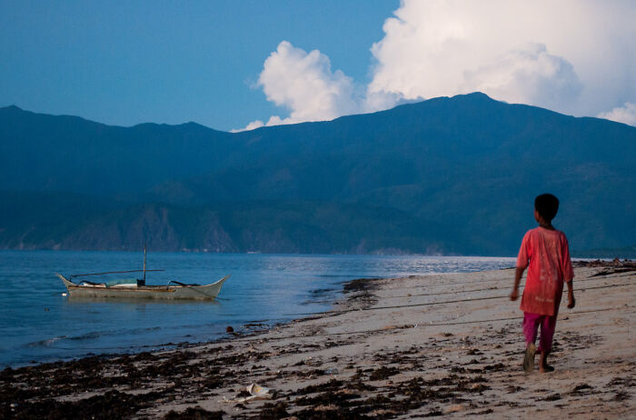 30 Subtle Signs That Reveal Someone Had A Rough Childhood, According To Folks In This Online Community