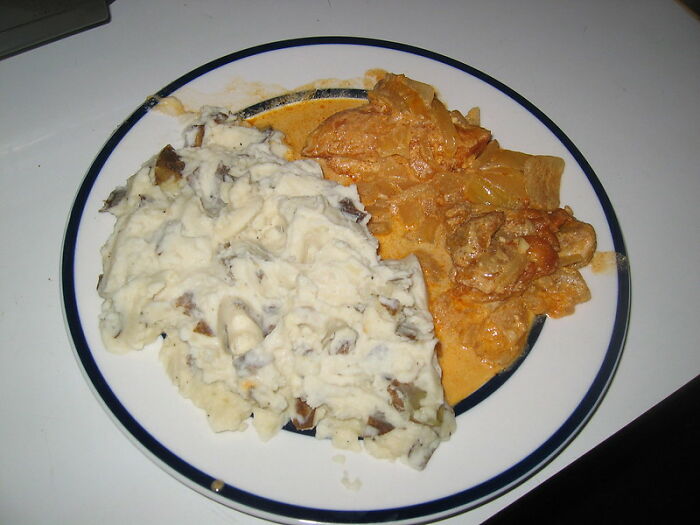 Netizen Wonders "What Is An American Thing But Americans Think Everyone Outside Of America Does It?", Gets 30 Responses