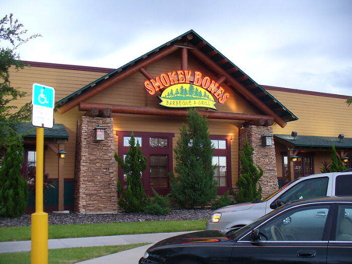 Someone Asks "What Is Your 'Never Again' Brand, Item, Store, Or Restaurant?" And 45 People Don't Hold Back