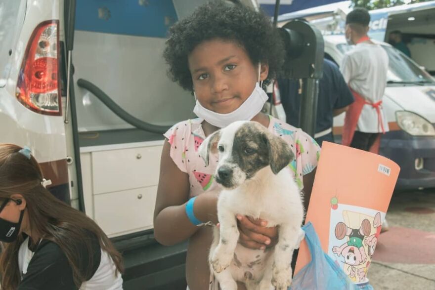 In Brazil, Dogs Make Homeless Children's Lives A Little Less Sad (30 Pics)