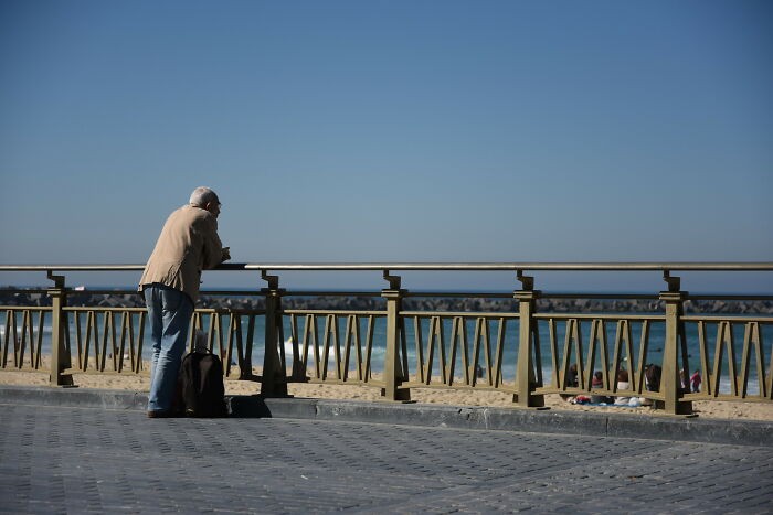 30 Subtle Signs That Reveal Someone Had A Rough Childhood, According To Folks In This Online Community