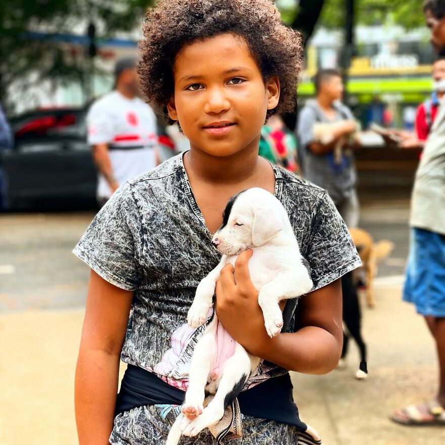 In Brazil, Dogs Make Homeless Children's Lives A Little Less Sad (30 Pics)