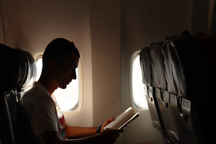 Man Confronts "Giant" 6'8" Man After He Stopped Him From Reclining His Seat On A Plane