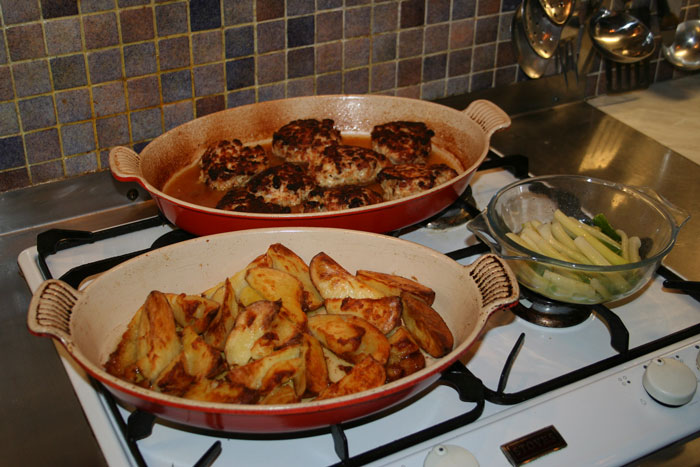 Dad Gets Bashed Online For Refusing To Serve Wife&rsquo;s Undercooked Chicken To Kids