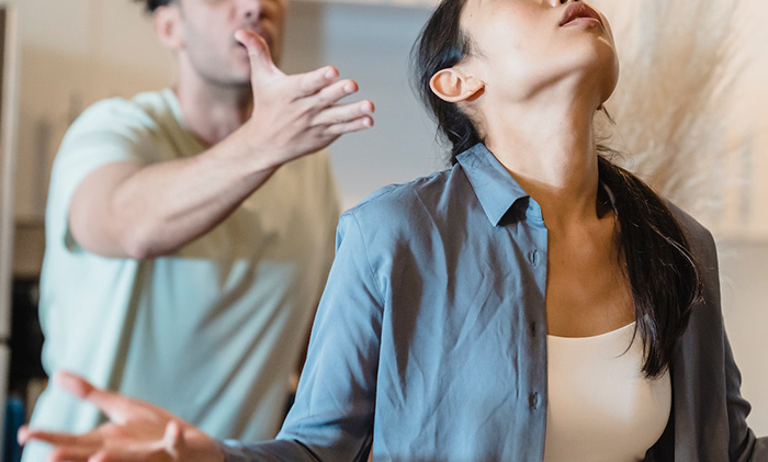 Man Wants A Personal Invitation To Christmas At In-Laws, Gets Himself And His Wife Uninvited And Tries To Put The Blame On Her