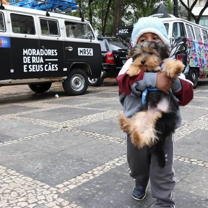 In Brazil, Dogs Make Homeless Children's Lives A Little Less Sad (30 Pics)