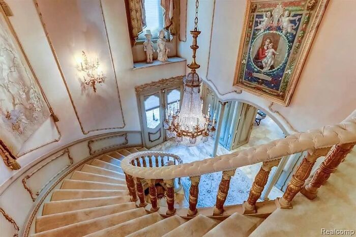 I Posted This In You Should Have Hired An Architect, But Everyone There Thought This Bannister Belonged Here Too