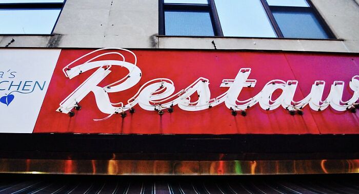 30 Restaurant Red Flags That Chefs Say You Shouldn't Ignore