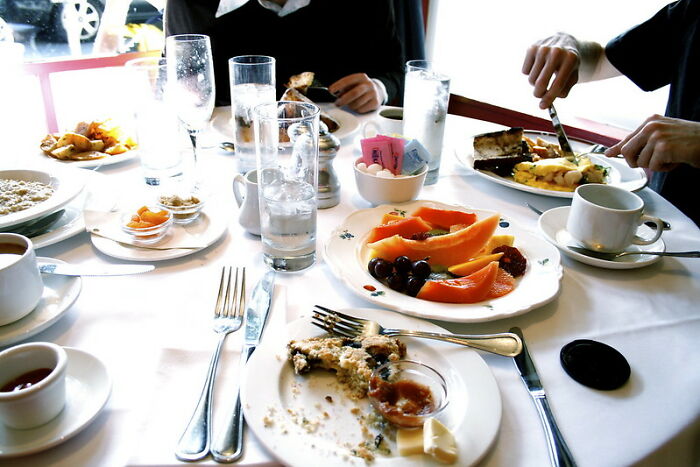 30 Examples Of Privileges That Rich People Have That They Don’t Understand To Be A Privilege