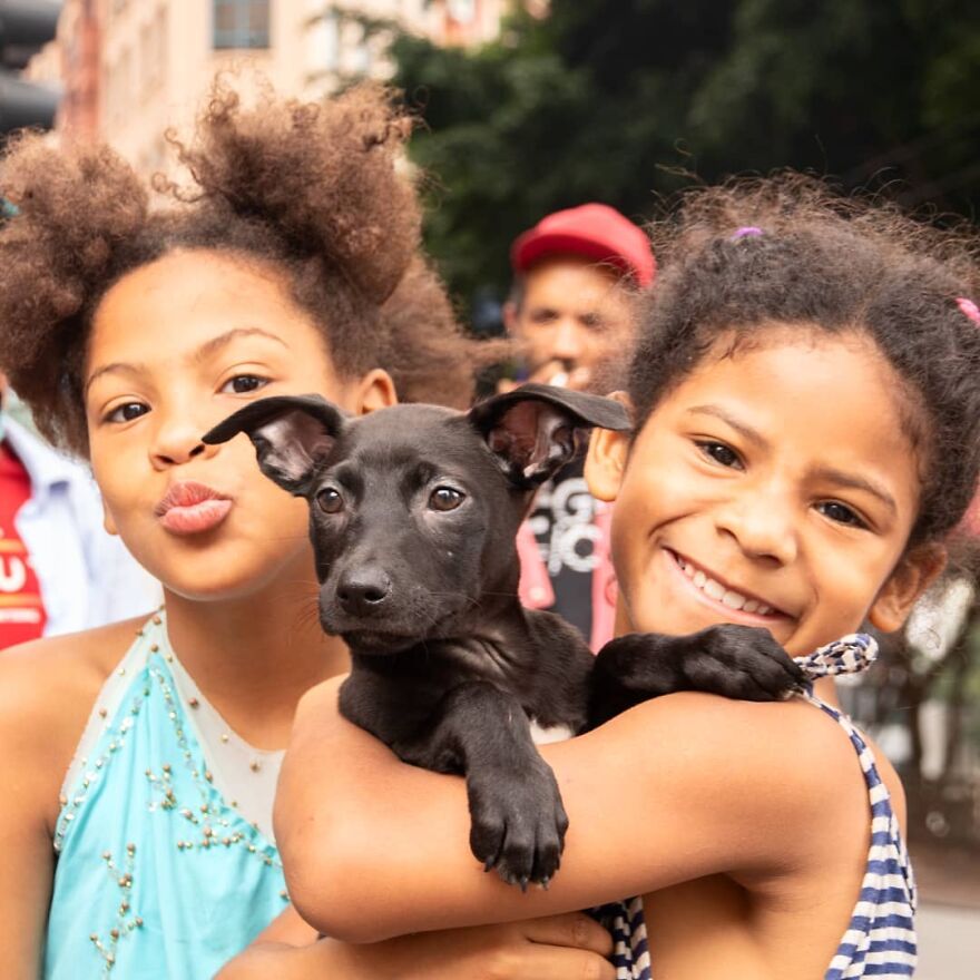 In Brazil, Dogs Make Homeless Children's Lives A Little Less Sad (30 Pics)