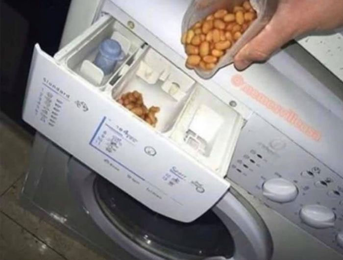 This Group Is All About Sharing "Cursed Images", And Here's 34 Of The Most Bizarre Ones