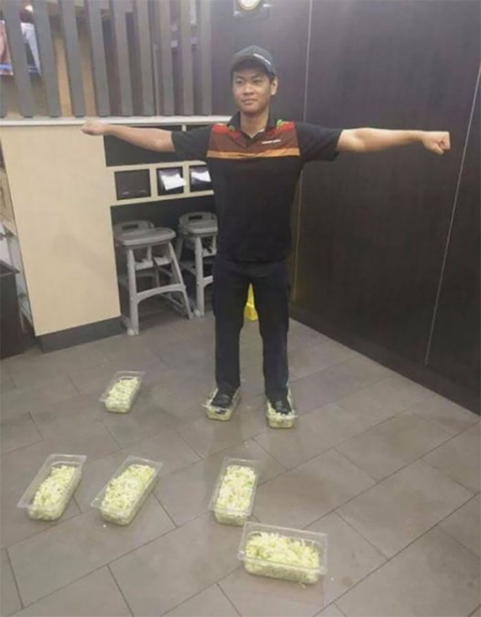 This Group Is All About Sharing "Cursed Images", And Here's 34 Of The Most Bizarre Ones