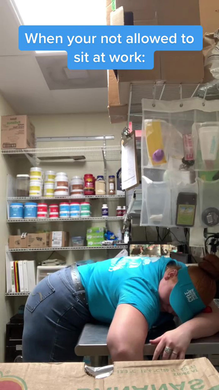 Employees Are Roasting This Cafe's "No Chairs" Policy, The Video Goes Viral With Over 142K Views