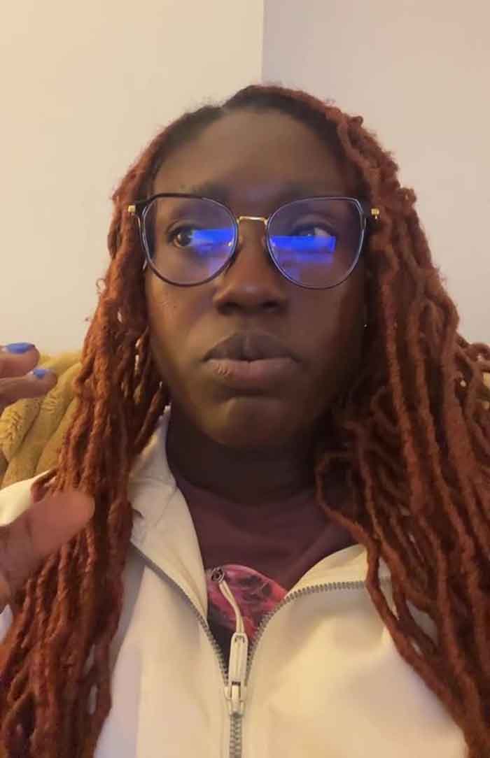 Plane Passenger Annoyed After Learning They Can’t Use Their Tray Table Because A Woman Put A Seat Attachment Over It Plane Passenger Annoyed After Learning They Can’t Use Their Tray Table Because A Woman Put A Seat Attachment Over It