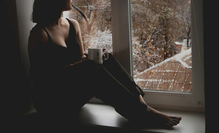 30 Subtle Signs That Reveal Someone Had A Rough Childhood, According To Folks In This Online Community