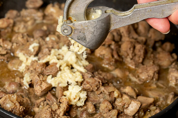 Someone In This Online Group Asked “What’s Your Stupidest Cooking Opinion So We Can All Fight About It?” And 30 People Joined The Thread