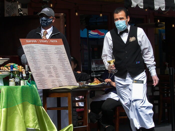 30 Restaurant Red Flags That Chefs Say You Shouldn't Ignore