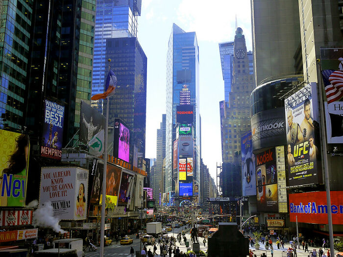 Netizen Wonders "What Is An American Thing But Americans Think Everyone Outside Of America Does It?", Gets 30 Responses