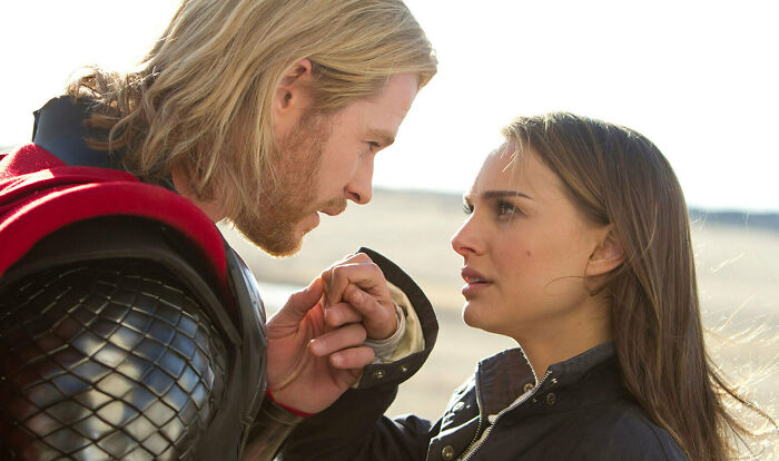 Chris Hemsworth And Natalie Portman (Thor)