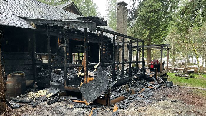 Parents' Home Burnt Down Just Weeks Before Christmas