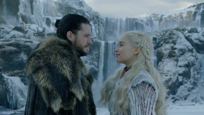 Kit Harington And Emilia Clarke (Game Of Thrones)