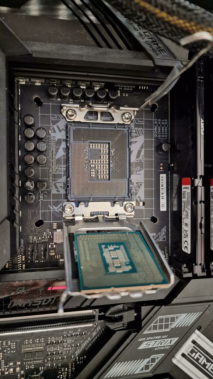 Costumer: "No I Don't Want To Pay For You To Build My PC. I'll Do It Myself"