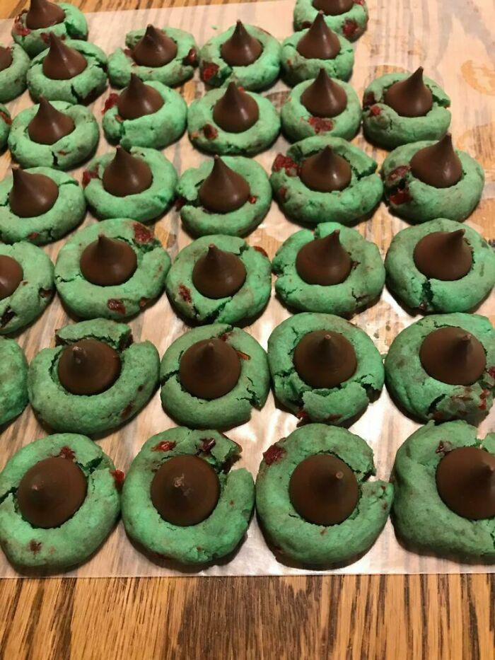 My Colorblind Aunt Made Cherry Blossom Cookies For The Holidays