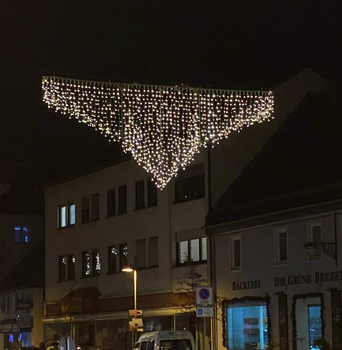Glowing Half-Stars That Look Like Underpants
