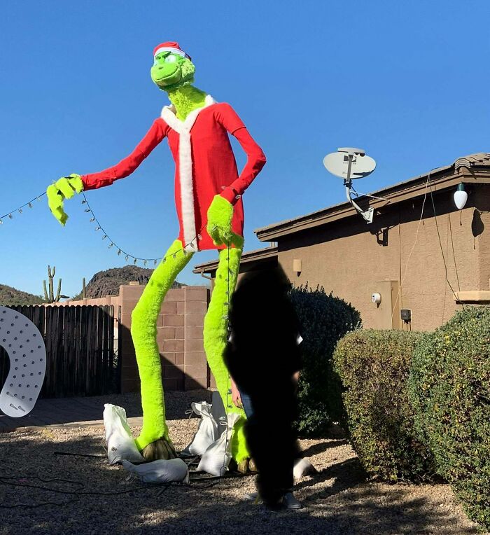 My Friend’s Mom Turned Her Terrifying Halloween Decorations Into Terrifying Christmas Decorations