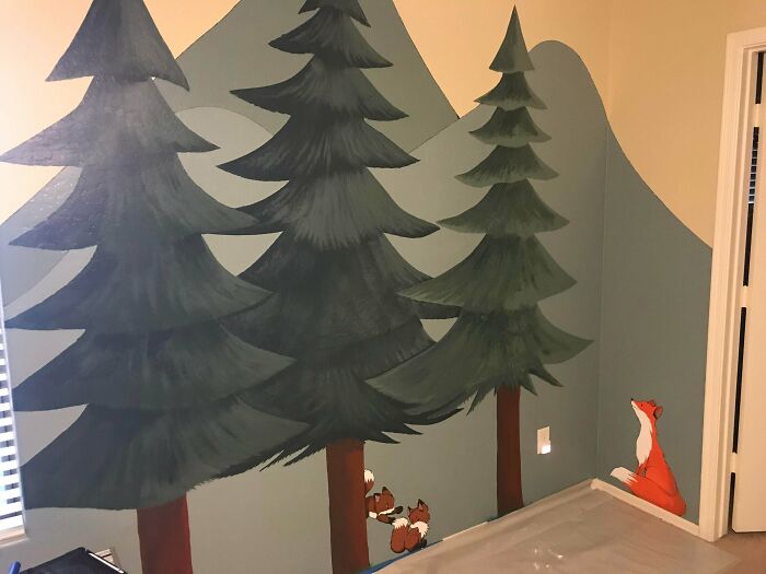 Mi hijo quería un tema al aire libre / camping para su dormitorio y esto es lo que se me ocurrió. Hecho a mano y pintado todo por mi propia mano