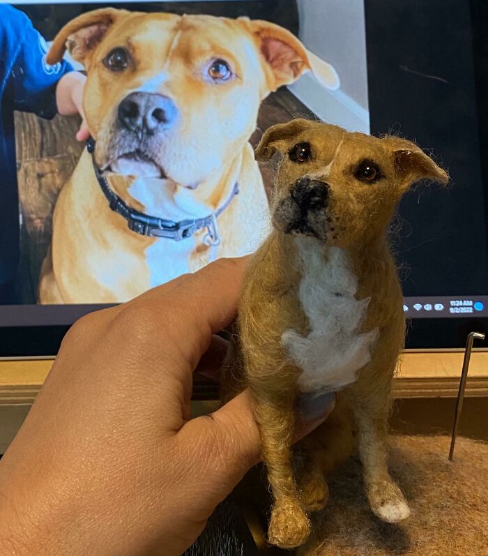 Réplica de perro hecha de lana