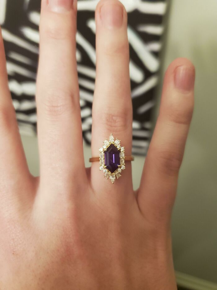 A mí misma de mí misma por "graduarme" en Hospitalización Ambulatoria de Salud Mental. ¡Alejandrita y Moissanita de laboratorio!