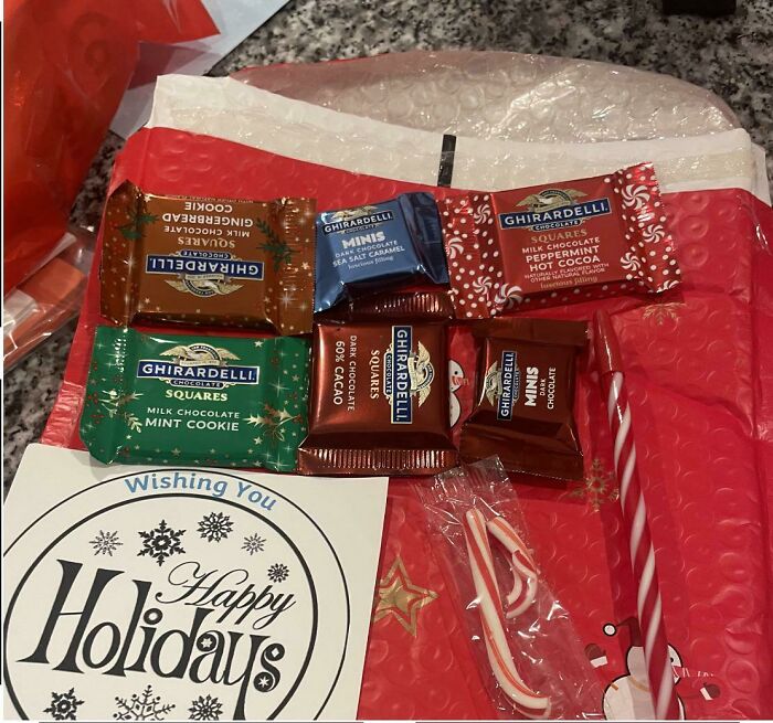 Preferiría tener la bonificación que me quitaron, o los más de 20 empleados de mi departamento que fueron despedidos justo antes de las vacaciones, pero esto lo compensa todo…