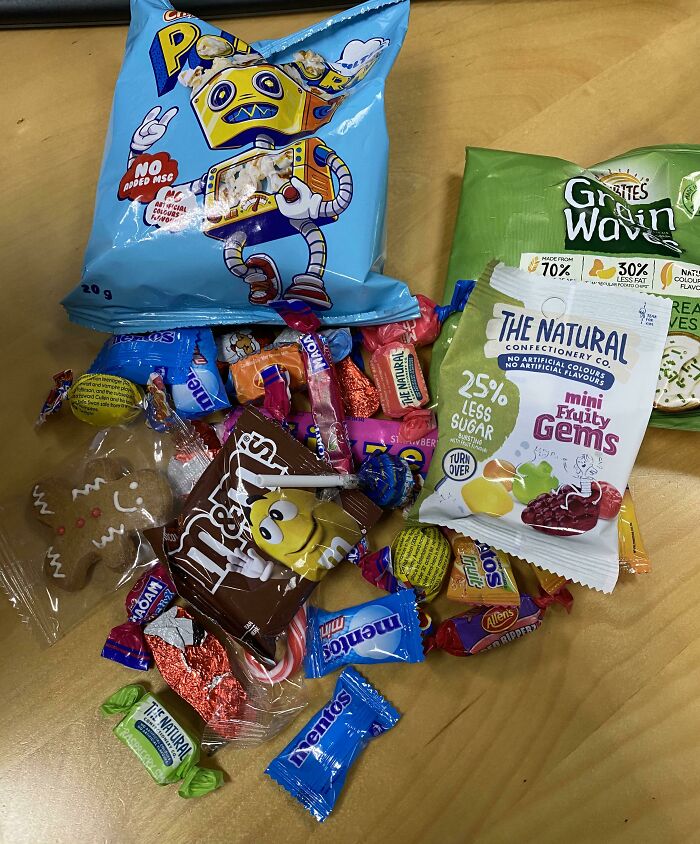 No es de la fiesta de cumpleaños de un niño. Este es nuestro “regalo de Navidad por parte de la empresa” (y no recibimos una bonificación) 