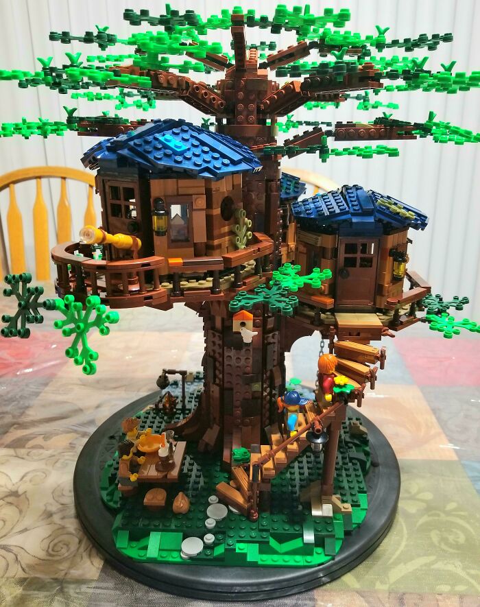 Intricate LEGO treehouse build with detailed foliage and mini-figures showcasing incredible LEGO art craftsmanship.