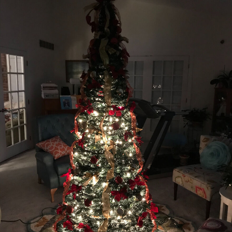 12 Christmas Trees You Wouldn&rsquo;t Want To Have In Your House