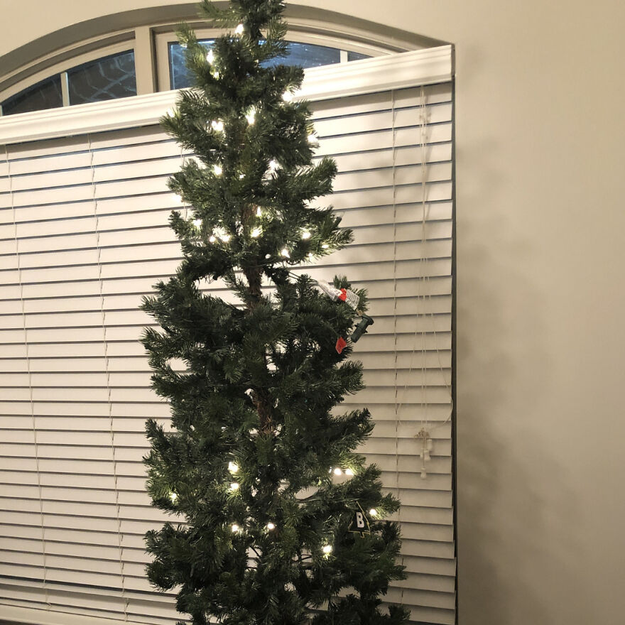 12 Christmas Trees You Wouldn&rsquo;t Want To Have In Your House