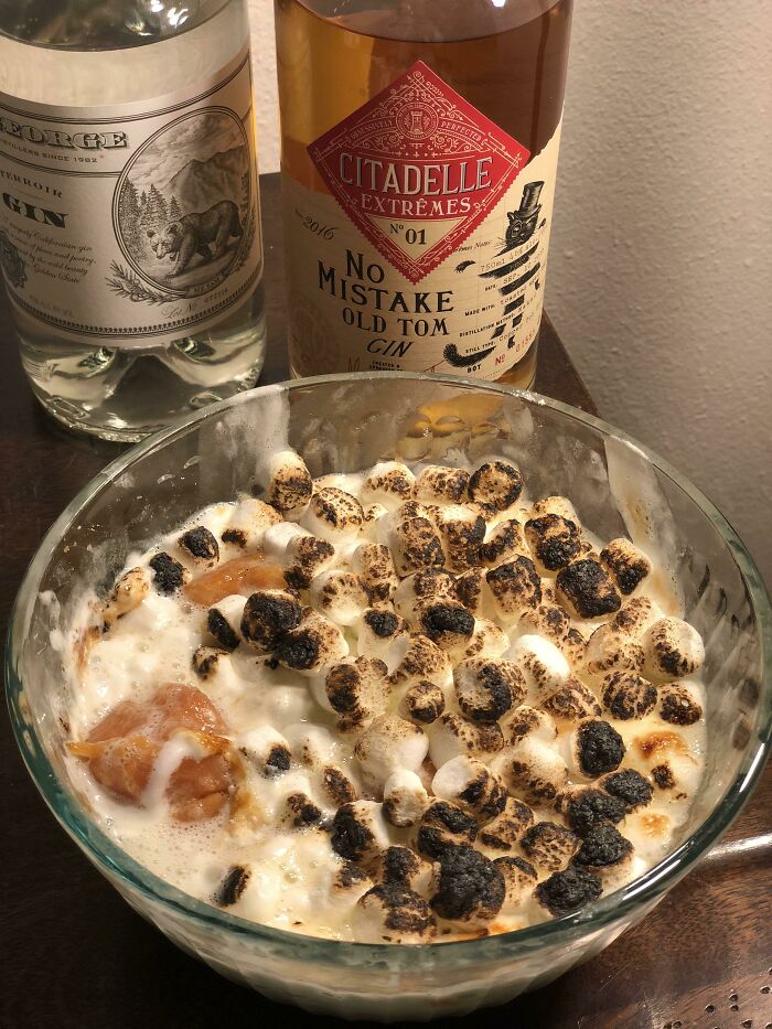 Family Didn’t Show Up For Xmas Dinner So Made Sweet Potato Cream Burned Marshmallow Soup With The Groceries