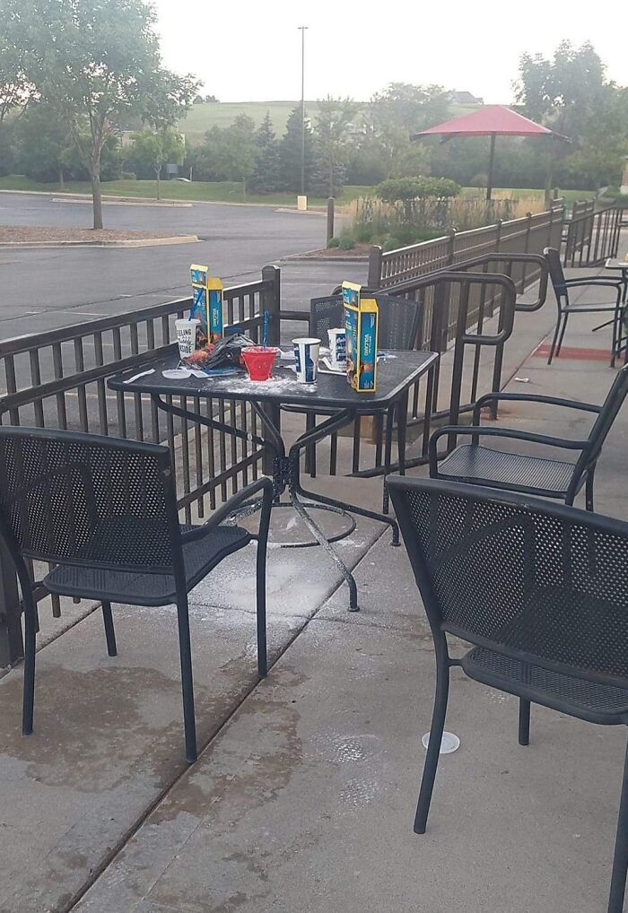 I Watched A Parent Sit On The Phone While 2 Kids Made Volcanoes At A Jersey Mike's And Then Just Leave