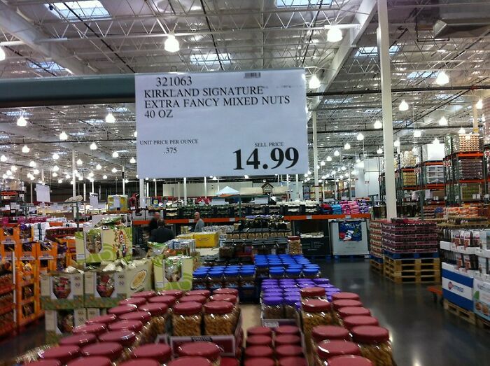 Netizen Wonders "What Is An American Thing But Americans Think Everyone Outside Of America Does It?", Gets 30 Responses