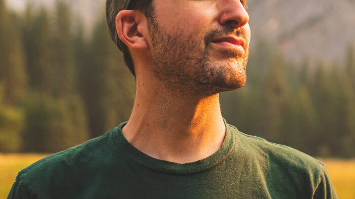 man wearing green t-shirt 