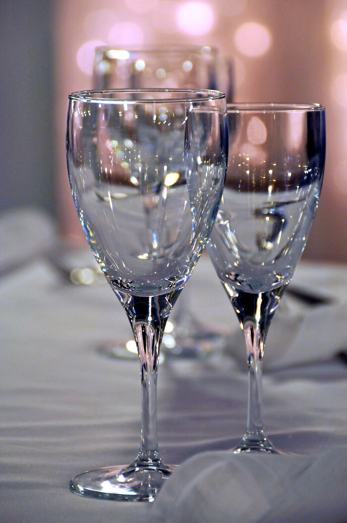 Netizen Wonders "What Is An American Thing But Americans Think Everyone Outside Of America Does It?", Gets 30 Responses