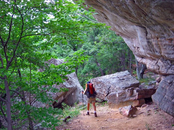 29 Creepy, Scary Or Unpleasant Experiences Solo Travelers In This Online Group Went Through