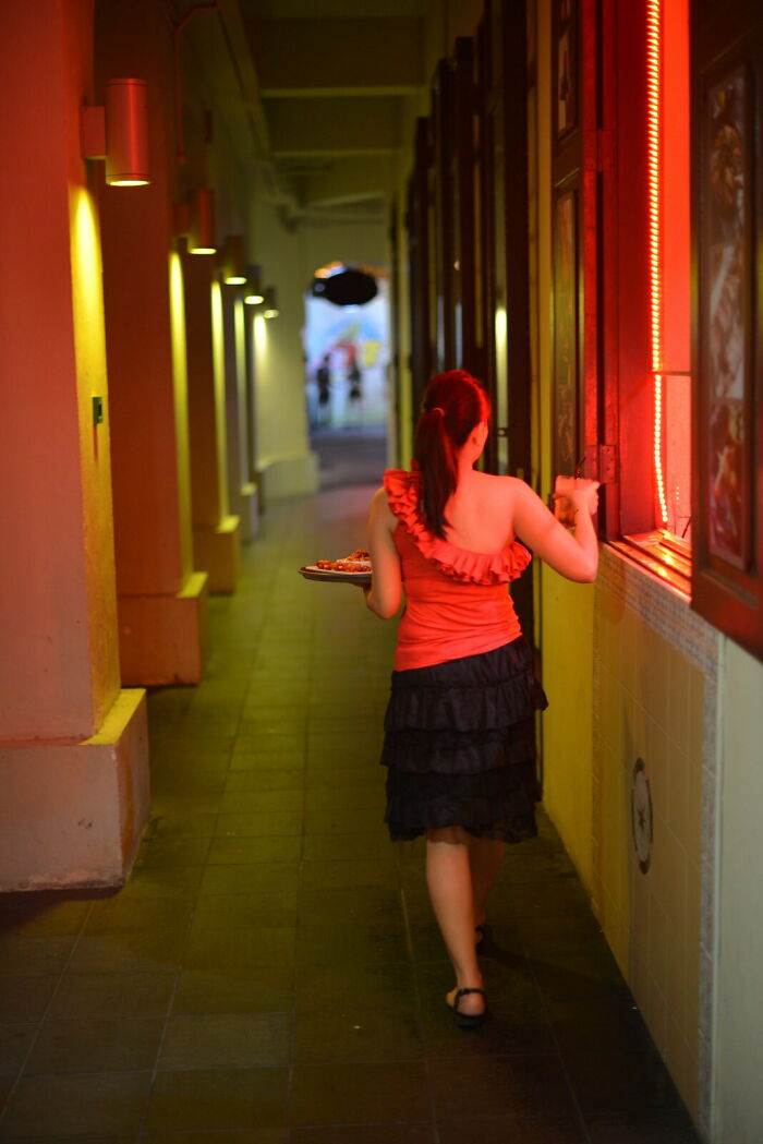 Netizen Wonders "What Is An American Thing But Americans Think Everyone Outside Of America Does It?", Gets 30 Responses