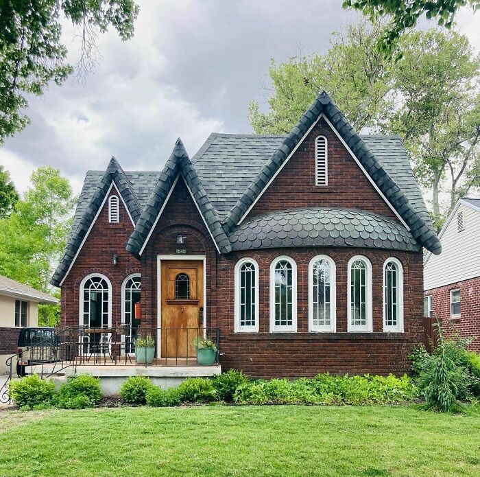One Of My Favorite Houses! Finally Got To Take A Photo On The Way To My Kids School